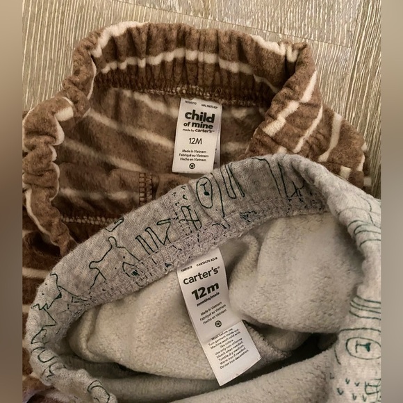 12 months Baby Boy Sweater Sets from Carter’s 🌟$10 deal!🌟 - Picture 3 of 3
